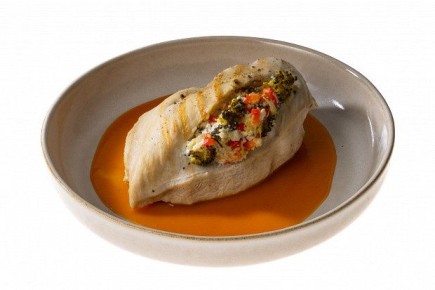 Ароматная куриная грудка, фаршированная овощами с мандариновым соусом