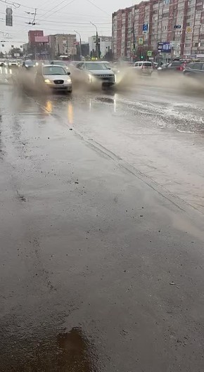 Весна в Ижевске: не утонешь, так обольют