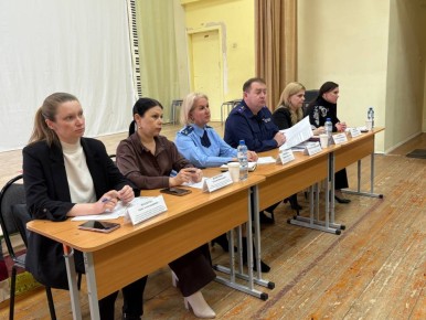 Руководитель следственного управления провел выездной прием сирот в Ижевске