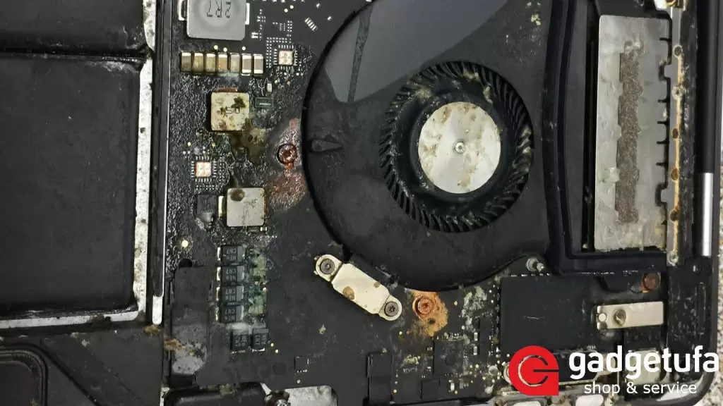 Что делать, если ваш MacBook стал жертвой воды