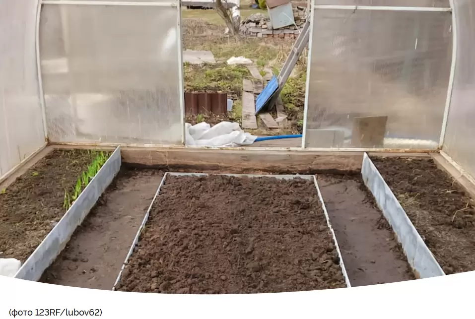 Как утеплить фундамент теплицы: практическое руководство перед зимними холодами