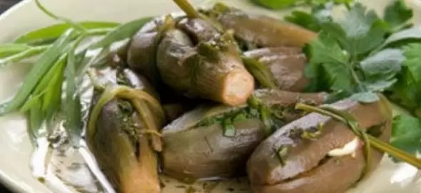 Вкусные баклажаны: закуска с пряной зеленью и чесноком для вашего стола