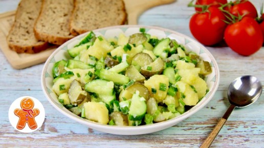 Деревенский салат с чесночным маслом звучит как простая радость жизни