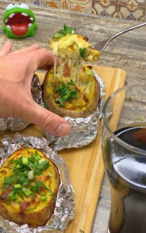 Уют на тарелке: картошка с сыром и хрустящим беконом