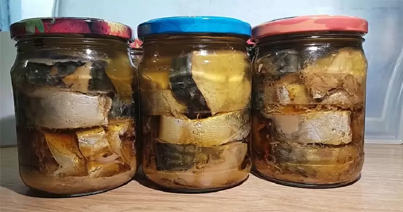 Секреты приготовления домашней скумбрии в масле, которая удивит своим вкусом