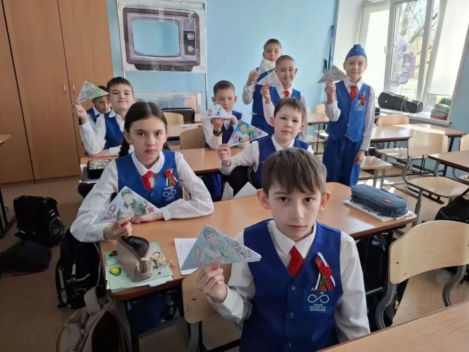 Сотрудниками управления Госавтоинспекции Удмуртии, совместно с региональным общественным движением «ЮИД» организована традиционная патриотическая акция «Письмо солдату» Сотрудниками управления Госавтоинспекции Удмуртии, совместно с региональным общественным движением «ЮИД» организована традиционная патриотическая акция «Письмо солдату»