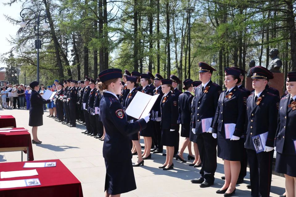В Удмуртии молодые сотрудники органов внутренних дел приняли присягу в канун Дня Победы В Удмуртии молодые сотрудники органов внутренних дел приняли присягу в канун Дня Победы