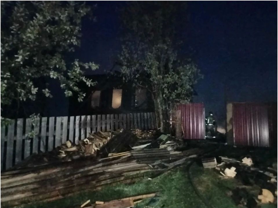 В деревне Унтем в Игринском районе во время пожара погибло два человека
