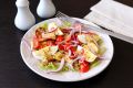 Освежающий салат с жареными кабачками и яйцом