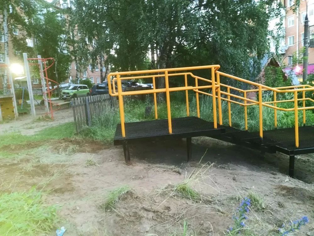 Жителей Воткинска удивила новая лестница на улице Серова Жителей Воткинска удивила новая лестница на улице Серова