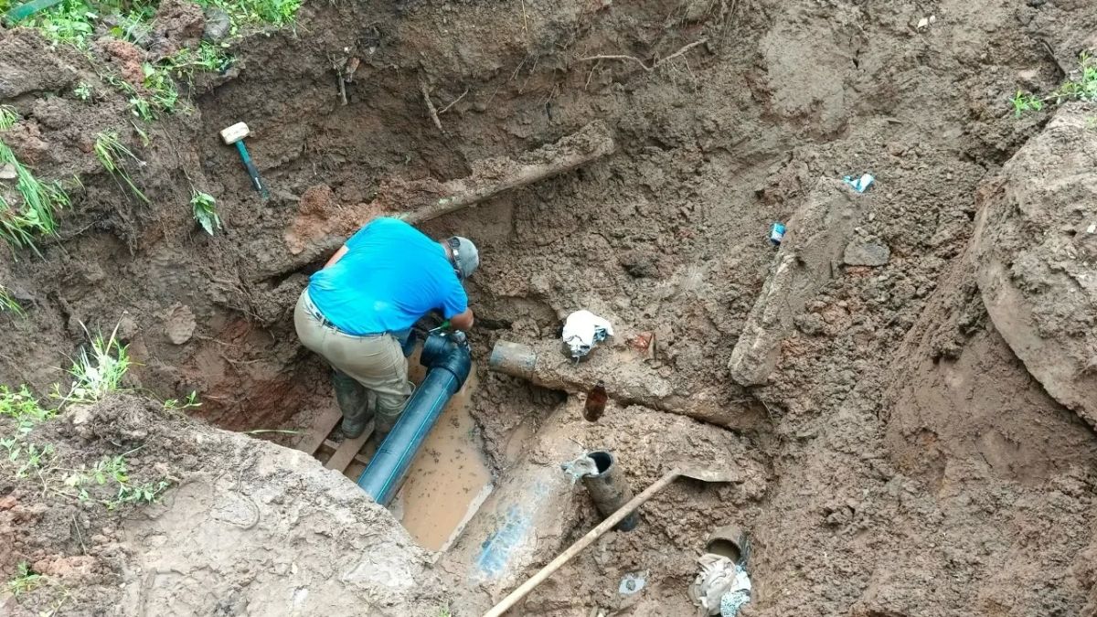 В Удмуртии из-за обвала колодца жители трех улиц в Воткинске остались без воды В Удмуртии из-за обвала колодца жители трех улиц в Воткинске остались без воды