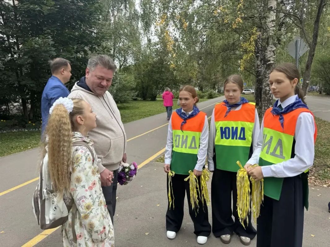 Первое сентября - день волнений и открытий: для когото это первый шаг в школу, для когото - радостная встреча с друзьями Первое сентября - день волнений и открытий: для когото это первый шаг в школу, для когото - радостная встреча с друзьями