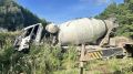 Бетономешалка опрокинулась в кювет на трассе в Удмуртии