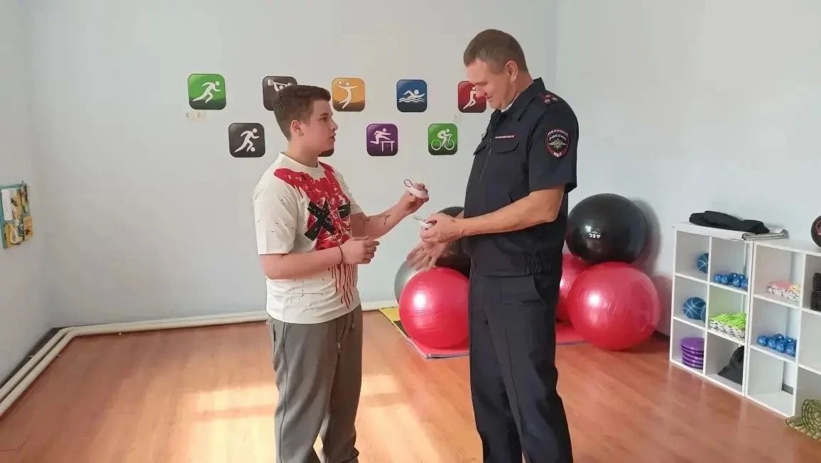 День знаний: воспитанники подшефного детского дома принимали поздравления от сотрудников Госавтоинспекции Удмуртии День знаний: воспитанники подшефного детского дома принимали поздравления от сотрудников Госавтоинспекции Удмуртии