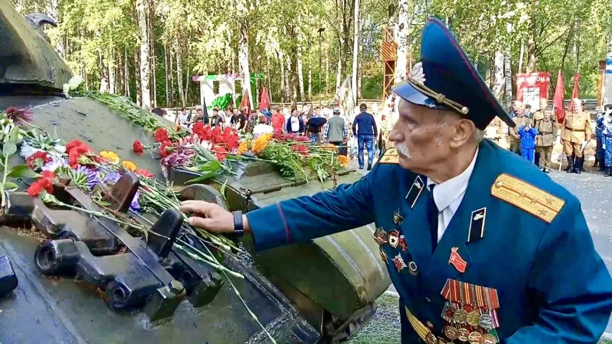 Броня крепка, и танки наши быстры! Броня крепка, и танки наши быстры!