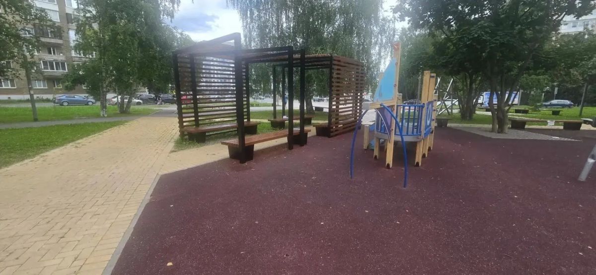 К новым прогулкам готов. В Октябрьском районе завершился текущий ремонт сквера имени Тарасова: обновили покрытие малых архитектурных форм, отремонтировали скамейки, установили 13 новых урн, укрепили спортивный городок... К новым прогулкам готов. В Октябрьском районе завершился текущий ремонт сквера имени Тарасова: обновили покрытие малых архитектурных форм, отремонтировали скамейки, установили 13 новых урн, укрепили спортивный городок...