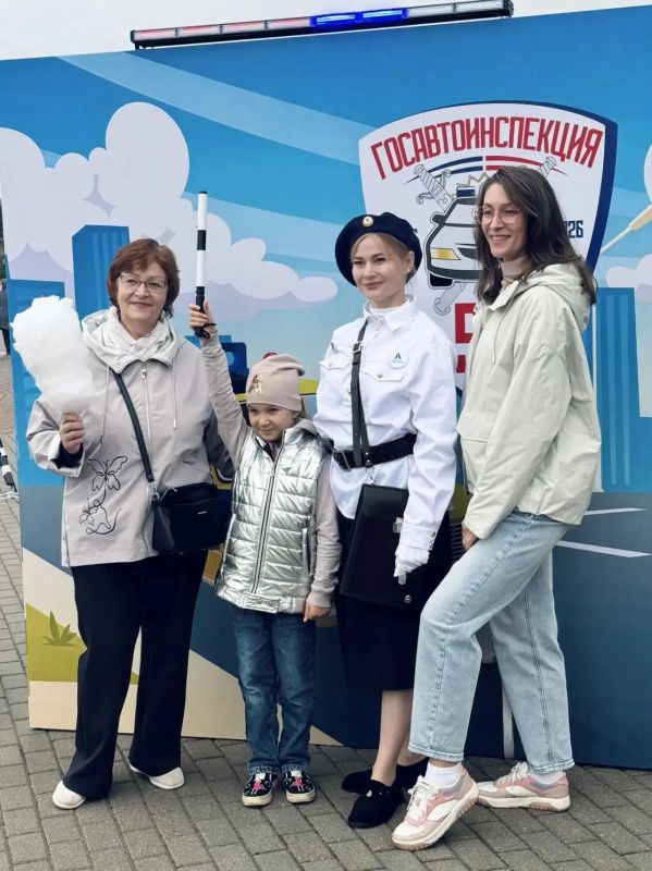 В Удмуртском зоопарке в рамках празднования дня рождения зоопарка состоялась работа интерактивного стенда социальной кампании «Продвижение безопасности», созданного при поддержке Госавтоинспекции МВД России В Удмуртском зоопарке в рамках празднования дня рождения зоопарка состоялась работа интерактивного стенда социальной кампании «Продвижение безопасности», созданного при поддержке Госавтоинспекции МВД России