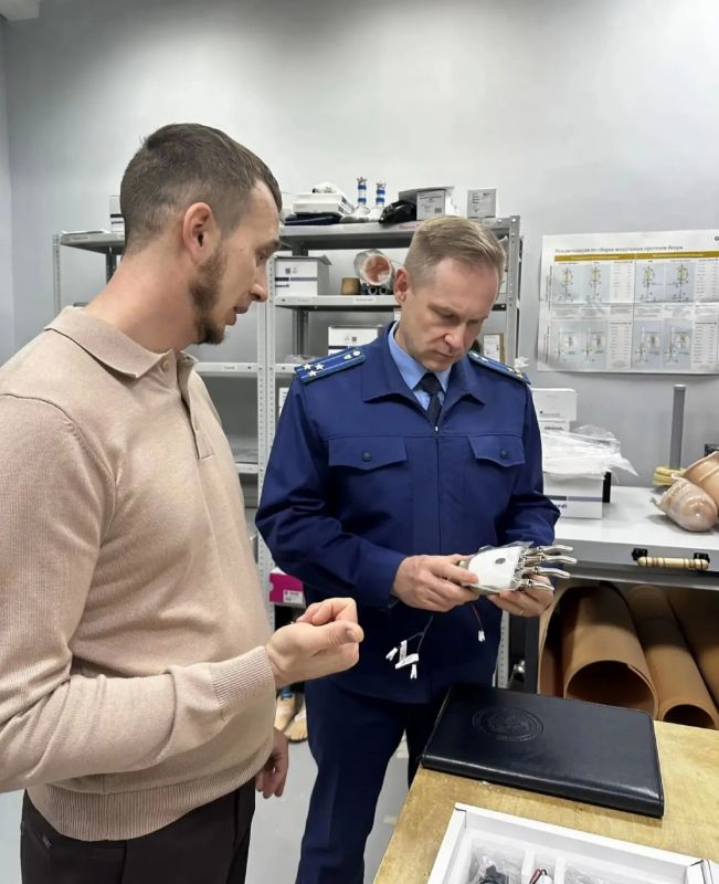 ЗАМЕСТИТЕЛЬ ПРОКУРОРА УДМУРТСКОЙ РЕСПУБЛИКИ ВИТАЛИЙ КОЛЕСОВ ПРОВЕЛ ПРИЕМ УЧАСТНИКОВ СПЕЦИАЛЬНОЙ ВОЕННОЙ ОПЕРАЦИИ И ЧЛЕНОВ ИХ СЕМЕЙ В ЦЕНТРЕ ПРОТЕЗИРОВАНИЯ И ОРТОПЕДИИ «ЭТАЛОН» ЗАМЕСТИТЕЛЬ ПРОКУРОРА УДМУРТСКОЙ РЕСПУБЛИКИ ВИТАЛИЙ КОЛЕСОВ ПРОВЕЛ ПРИЕМ УЧАСТНИКОВ СПЕЦИАЛЬНОЙ ВОЕННОЙ ОПЕРАЦИИ И ЧЛЕНОВ ИХ СЕМЕЙ В ЦЕНТРЕ ПРОТЕЗИРОВАНИЯ И ОРТОПЕДИИ «ЭТАЛОН»