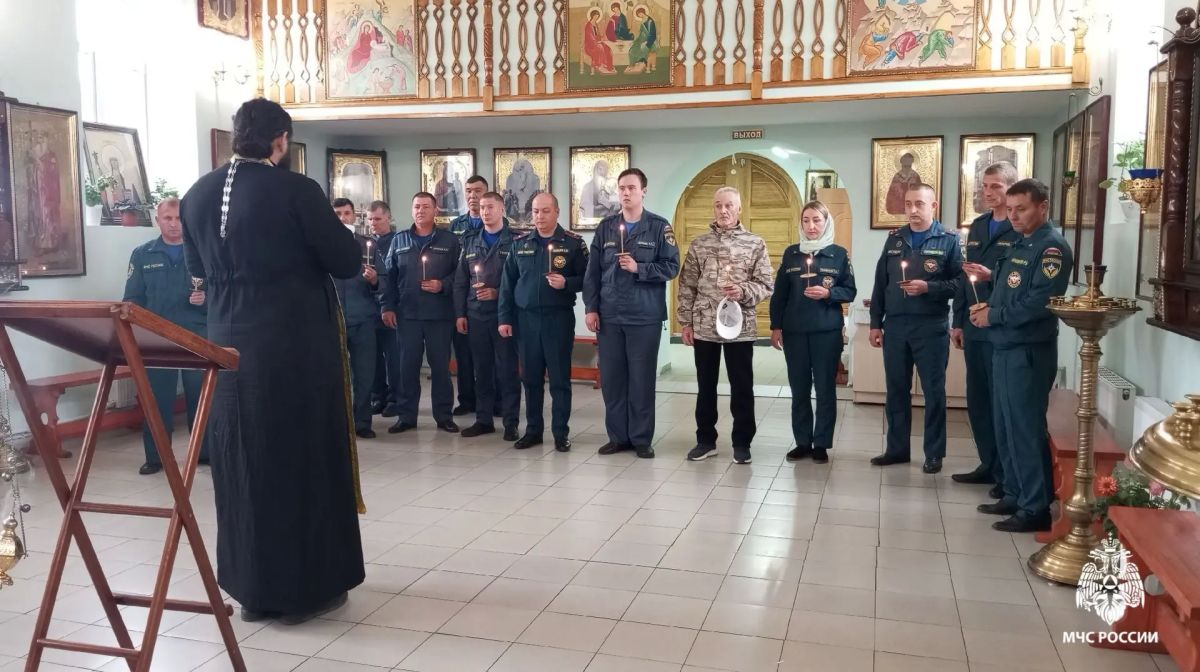 Сотрудники МЧС Удмуртии приняли участие в молебнах в честь иконы «Неопалимая Купина» Сотрудники МЧС Удмуртии приняли участие в молебнах в честь иконы «Неопалимая Купина»