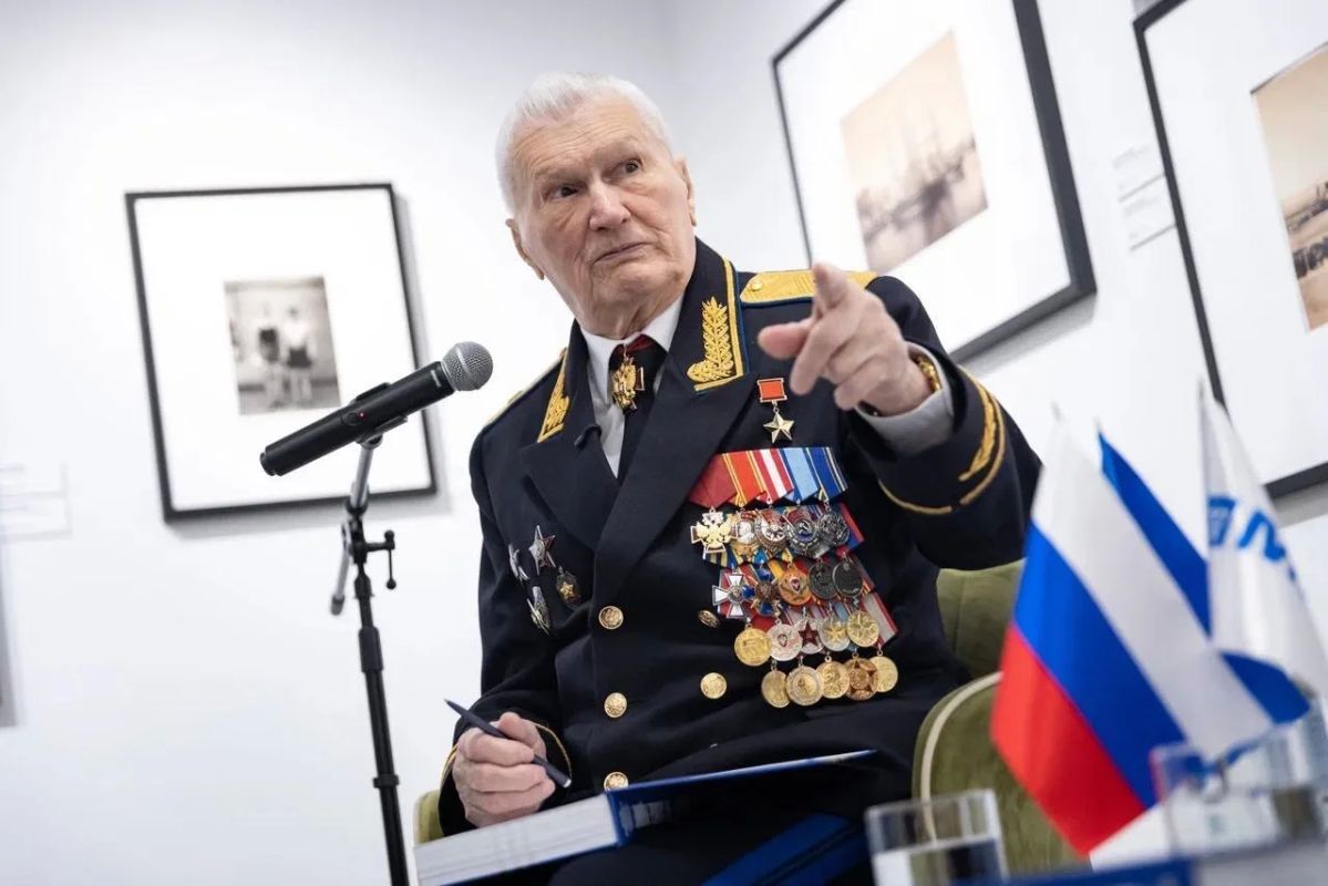 Легендарный командир «Альфы» выступил с лекцией для топов МАЕР Легендарный командир «Альфы» выступил с лекцией для топов МАЕР