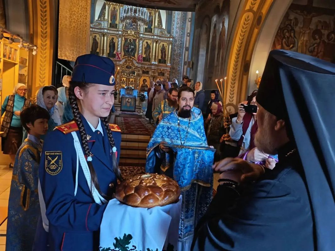 Кадеты класса имени Андрея Касимова приняли участие в архиерейской Божественной литургии в праздник Рождества Пресвятой Богородицы Кадеты класса имени Андрея Касимова приняли участие в архиерейской Божественной литургии в праздник Рождества Пресвятой Богородицы