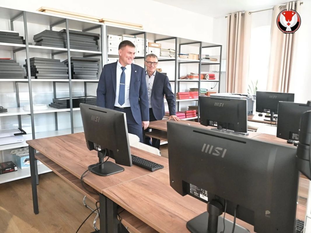 Смотришь на Селтинскую районную библиотеку и не сразу понимаешь, в каком ты веке) Смотришь на Селтинскую районную библиотеку и не сразу понимаешь, в каком ты веке)