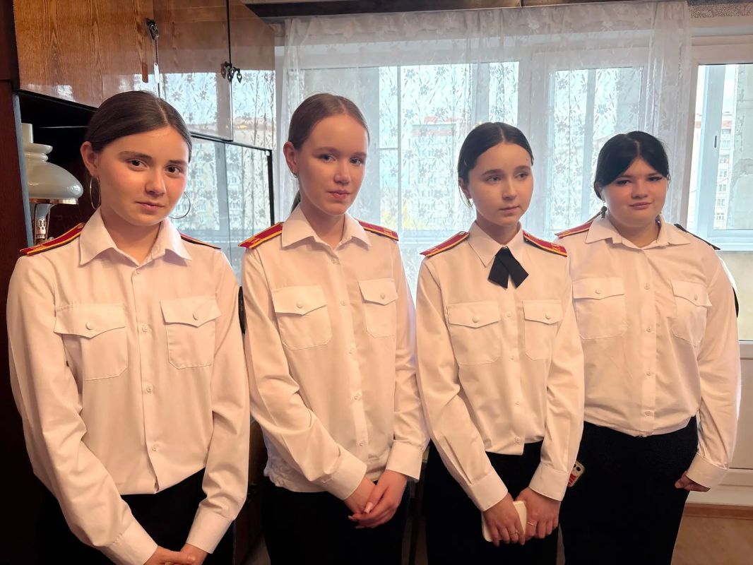 Сотрудники следственного управления и кадеты навестили ветерана Шайхенура Мулина Сотрудники следственного управления и кадеты навестили ветерана Шайхенура Мулина