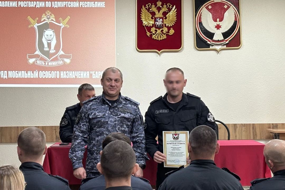 Начальник Управления Росгвардии по Удмуртской Республике полковник полиции Александр Басенко поздравил личный состав ОМОН «Барс» с профессиональным праздником Начальник Управления Росгвардии по Удмуртской Республике полковник полиции Александр Басенко поздравил личный состав ОМОН «Барс» с профессиональным праздником