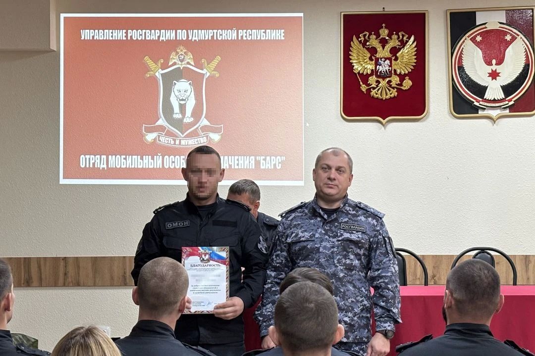 Начальник Управления Росгвардии по Удмуртской Республике полковник полиции Александр Басенко поздравил личный состав ОМОН «Барс» с профессиональным праздником Начальник Управления Росгвардии по Удмуртской Республике полковник полиции Александр Басенко поздравил личный состав ОМОН «Барс» с профессиональным праздником