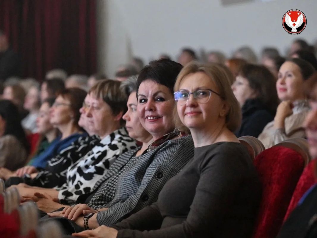 «Обучая детей, мы сами постоянно учимся», – учитель информатики Игринской школы № 1 Алексей Князев, лауреат конкурса «Учитель года России – 2026» в номинации «Проводник в мир знаний и идей» «Обучая детей, мы сами постоянно учимся», – учитель информатики Игринской школы № 1 Алексей Князев, лауреат конкурса «Учитель года России – 2026» в номинации «Проводник в мир знаний и идей»