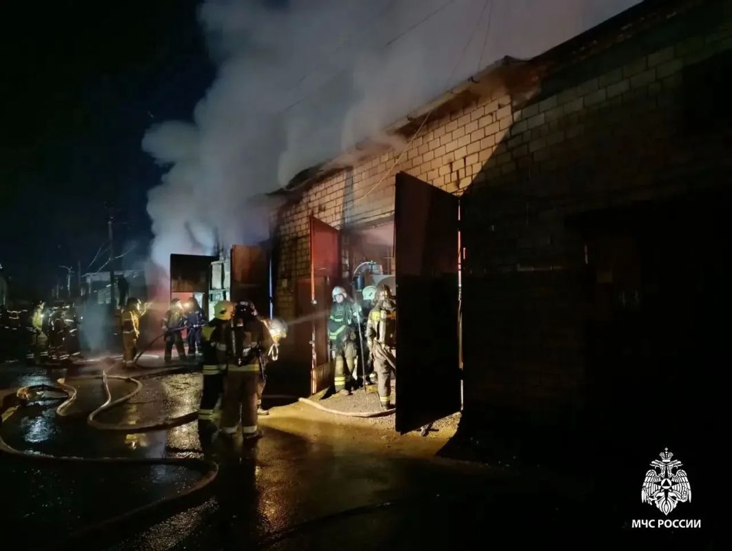 Ижевчанин получил ожоги и спалил 2 гаража и машину из-за работы с болгаркой