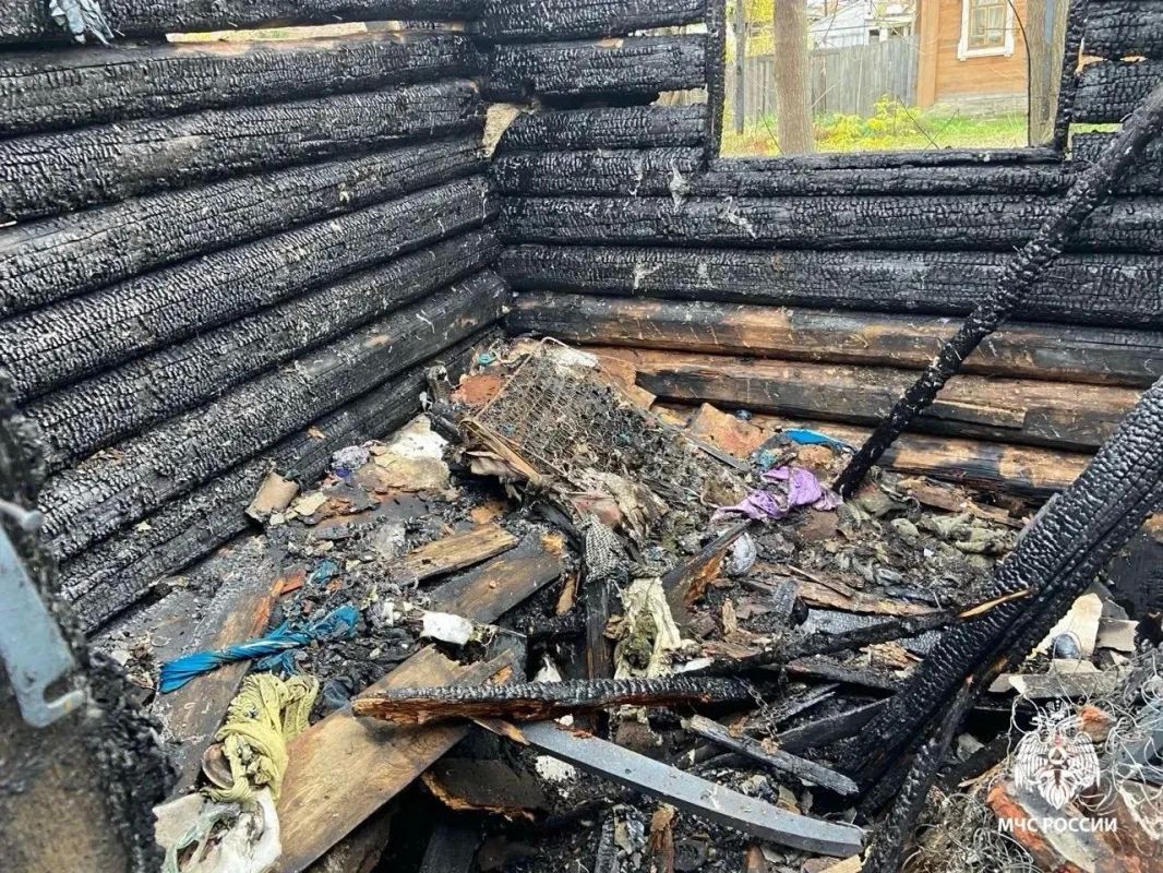 В Удмуртии второклассницы сожгли дом с помощью зажигалки и туалетной бумаги В Удмуртии второклассницы сожгли дом с помощью зажигалки и туалетной бумаги