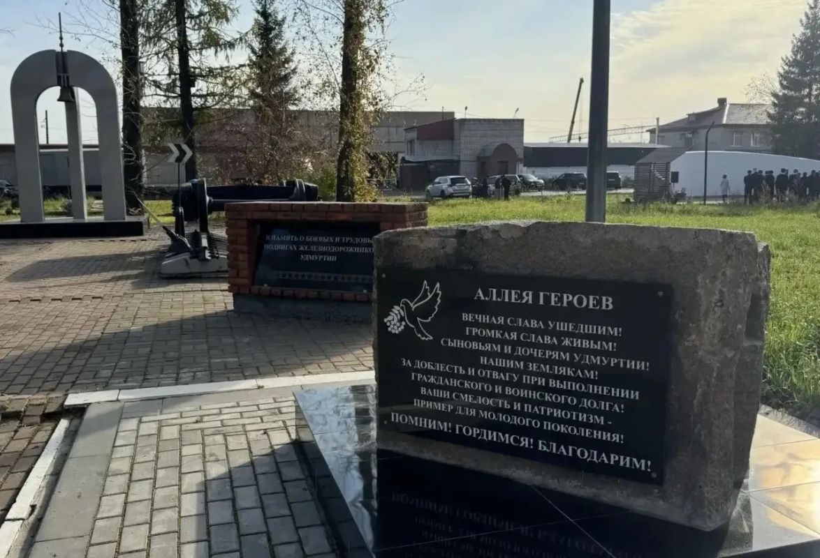 Память будет жить вечно. В Сквере Титова высадили 26 елей в честь защитников Отечества Память будет жить вечно. В Сквере Титова высадили 26 елей в честь защитников Отечества