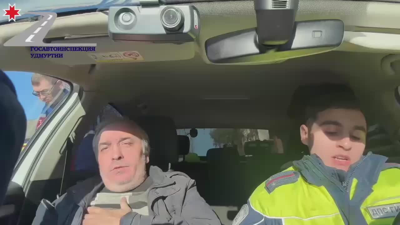 Нетрезвый водитель совершил съезд с дороги, что привело к возгоранию его транспортного средства