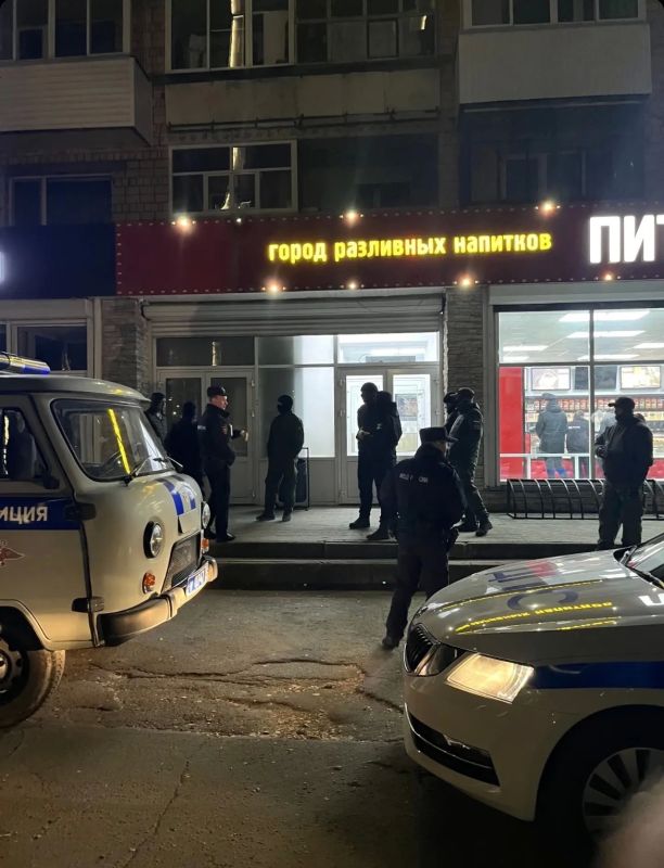 Пьяного водителя задержали ветераны СВО около магазина «Питьсбург» в Ижевске Пьяного водителя задержали ветераны СВО около магазина «Питьсбург» в Ижевске