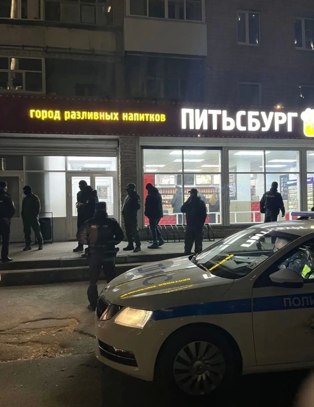 Пьяного водителя задержали ветераны СВО около магазина «Питьсбург» в Ижевске Пьяного водителя задержали ветераны СВО около магазина «Питьсбург» в Ижевске