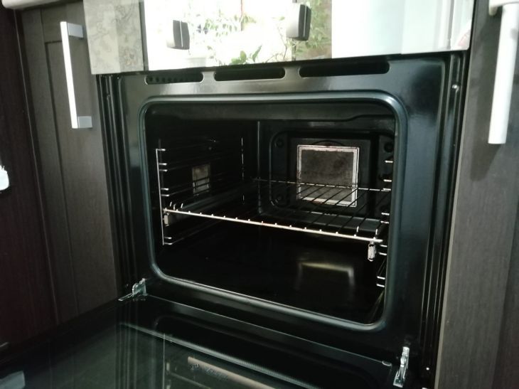 Конвертики из лаваша с сосисками и сыром для сытного ужина: легкий рецепт