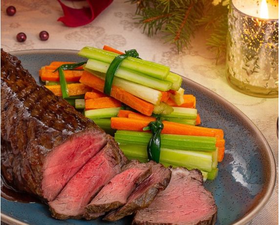 Неповторимый рождественский угощение: запечённая говядина с овощами и карамельным соусом