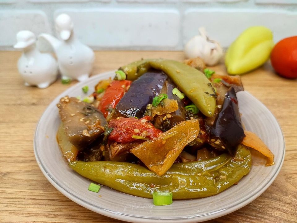 Откройте для себя два пикантных рецепта из баклажанов, которые обогатят вашу летнюю трапезу