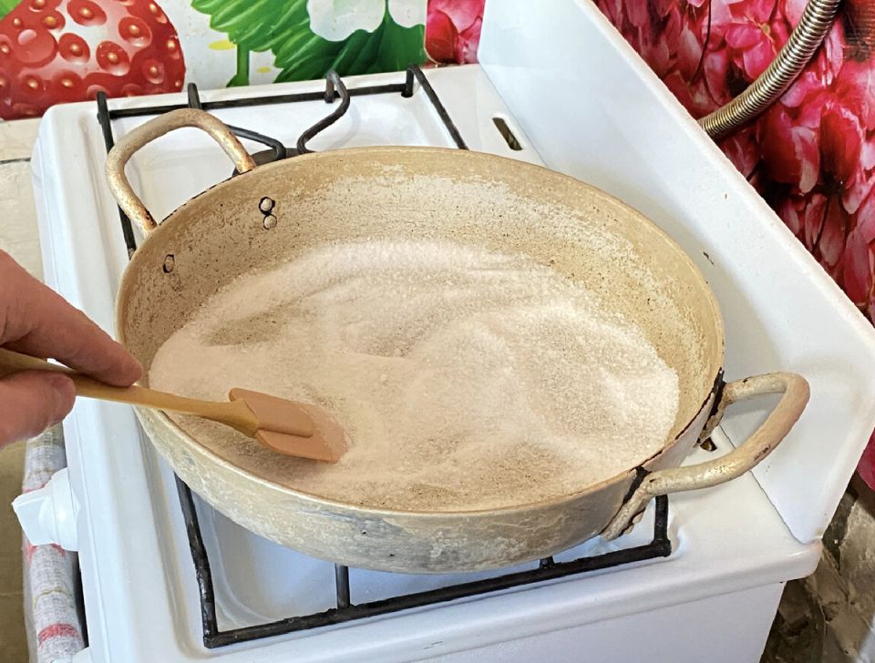 Как правильно прокалить сковороду, чтобы ничего не прилипало